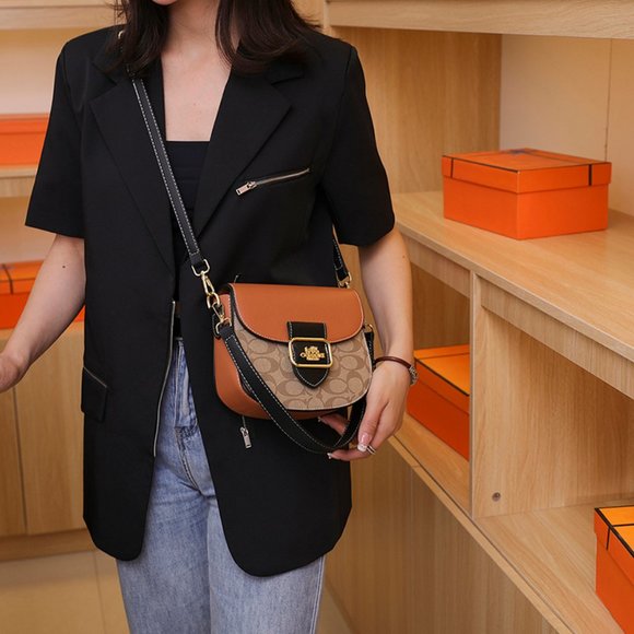 Sale 🔥 || Coach Crossbody Bags - Picture 1 of 11